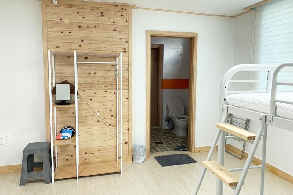 Jeju Guesthouse Togŭnnae Buitenkant foto